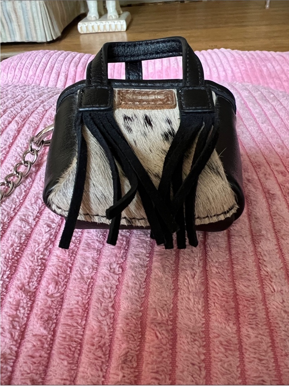 Wrangler Cowhide Mini Fringe Tote Bag Keychain - Picture 6 of 12